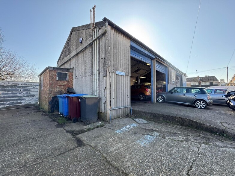 208-210 Toddington Rd, Luton for sale - Building Photo - Image 1 of 12