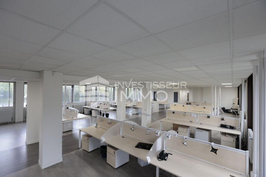 Office in Boissy Saint Leger to rent - Building Photo - Image 2 of 14