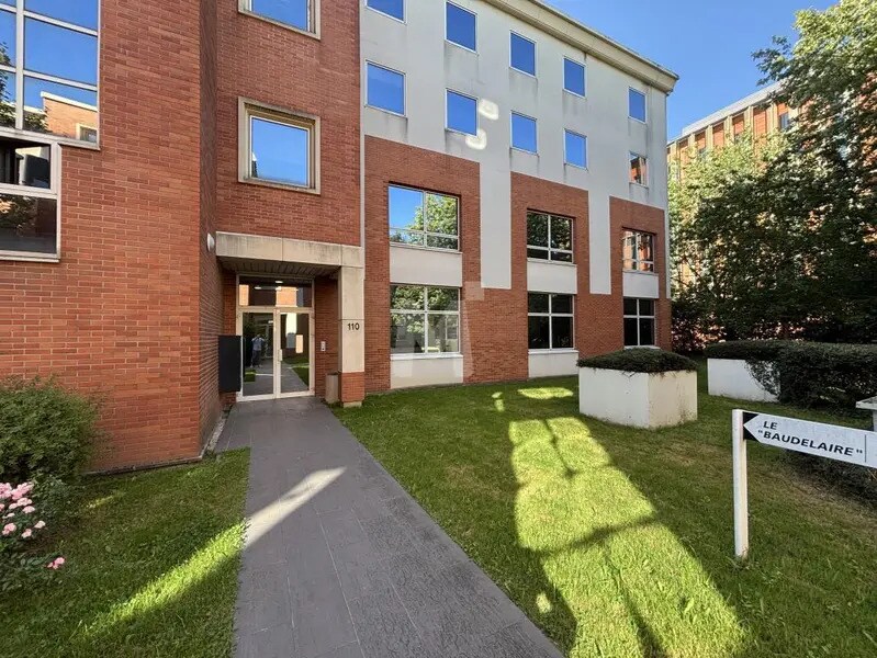 Office in Chevilly-Larue to rent Building Photo- Image 1 of 8