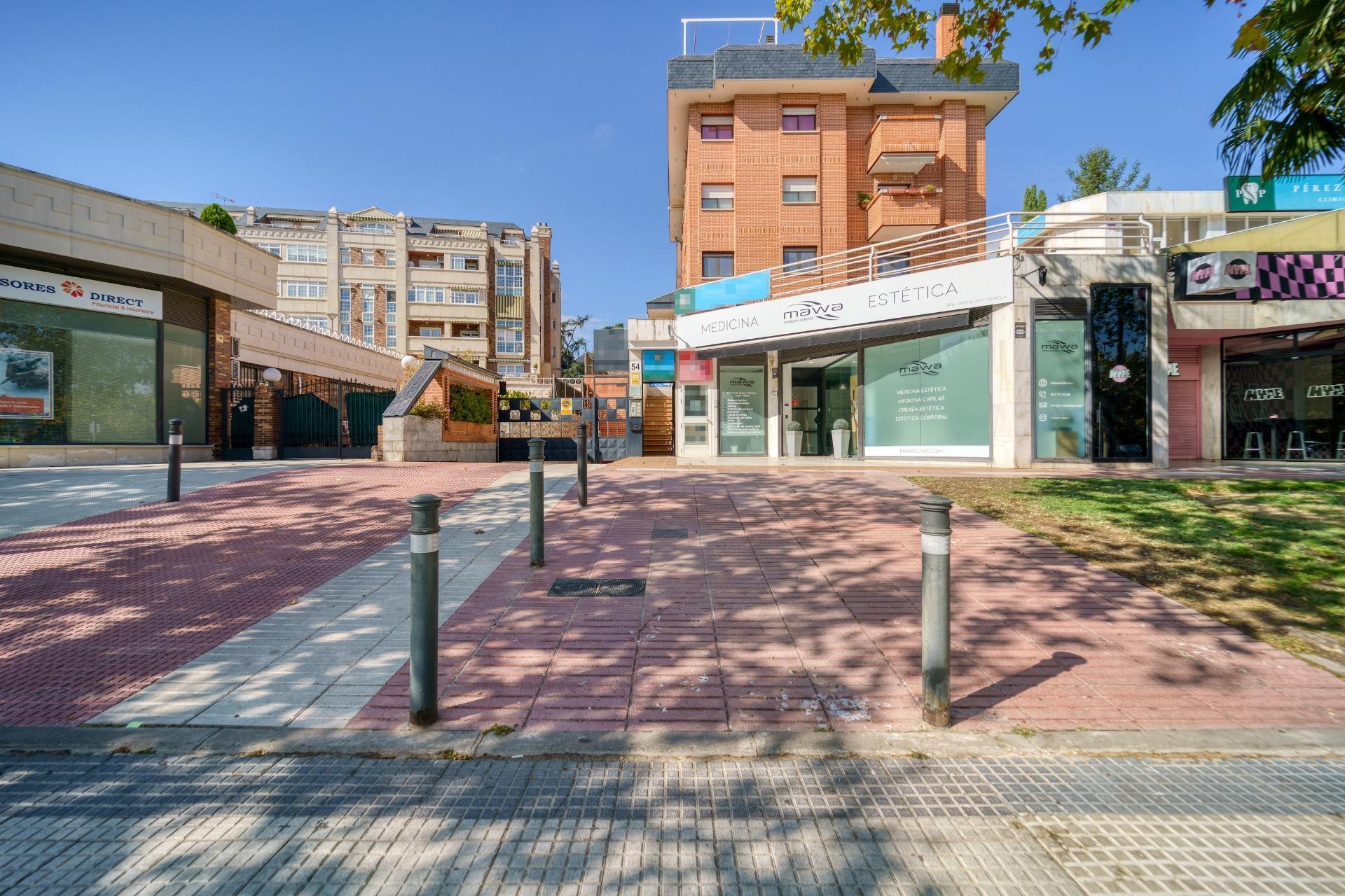 Retail in Majadahonda, Madrid to rent Interior Photo- Image 1 of 3