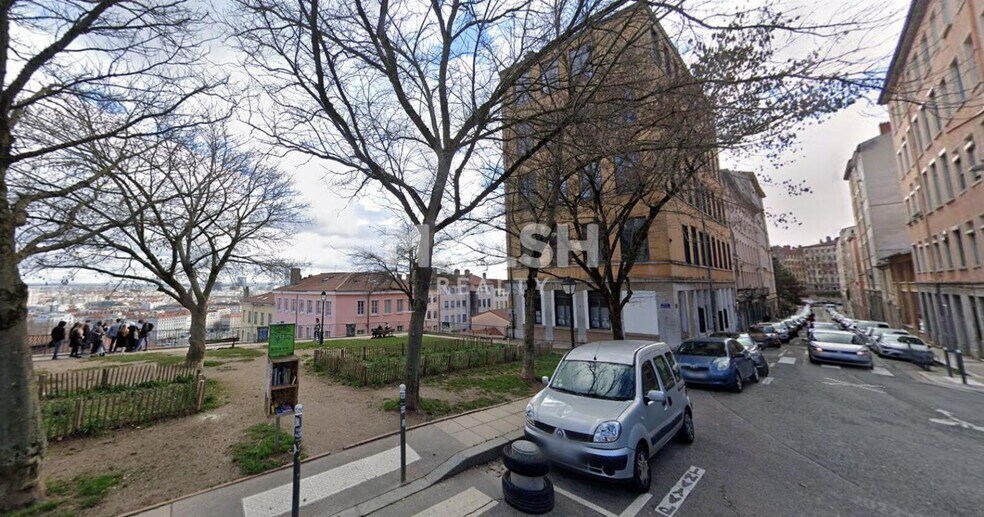 Retail in Lyon to rent - Building Photo - Image 3 of 3