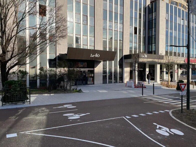 40 Boulevard Henri Sellier, Suresnes to rent - Building Photo - Image 2 of 19