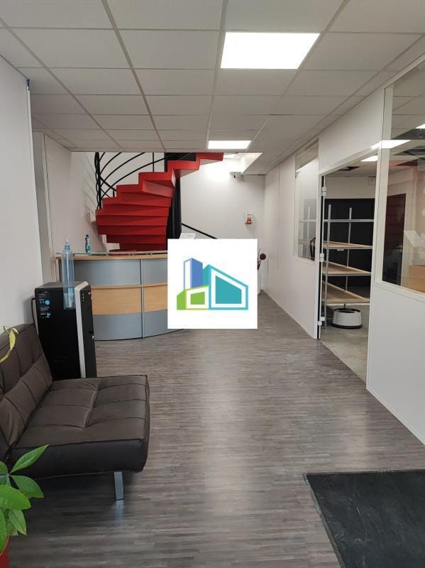 Light Industrial in Aubagne to rent Interior Photo- Image 1 of 8