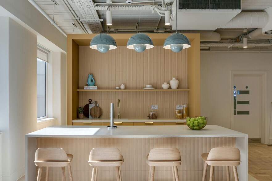 10 Dominion St, London to rent - Building Photo - Image 3 of 9