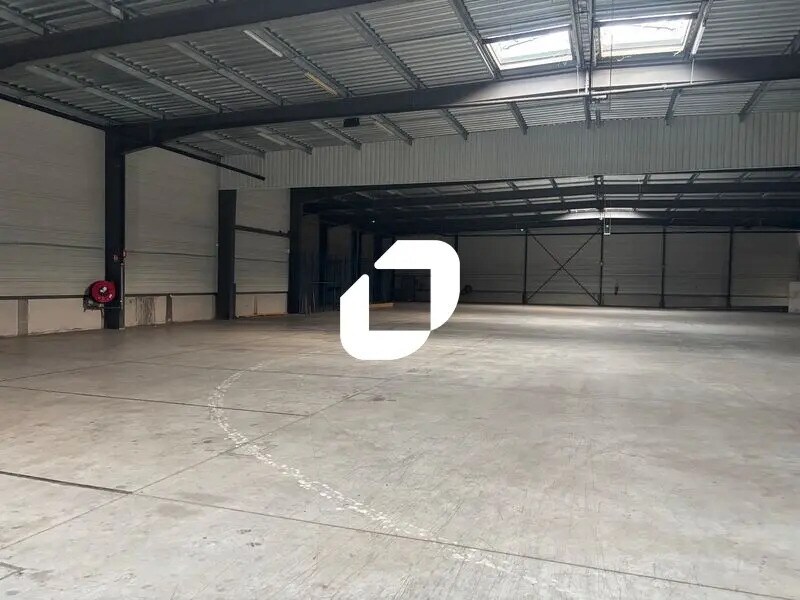 Light Industrial in Le Haillan to rent Building Photo- Image 1 of 11