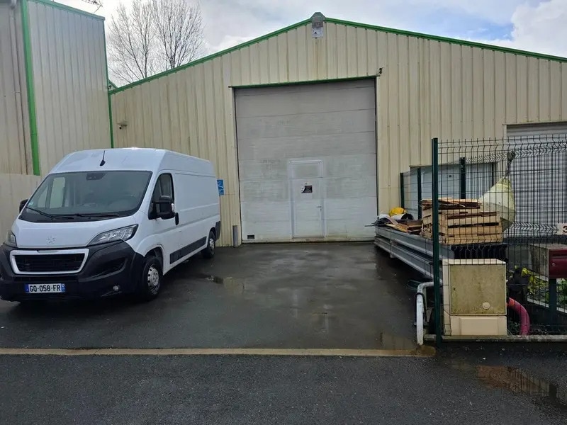 Office in Le Grand-Village-Plage for sale Primary Photo- Image 1 of 7