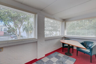 8 SE 8th St, Fort Lauderdale, FL for rent Interior Photo- Image 2 of 26