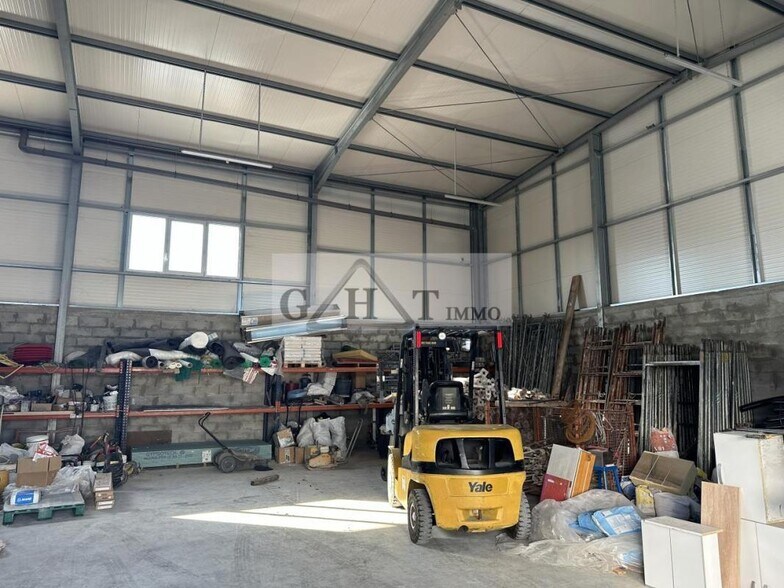 Industrial in Courtry to rent - Interior Photo - Image 1 of 3