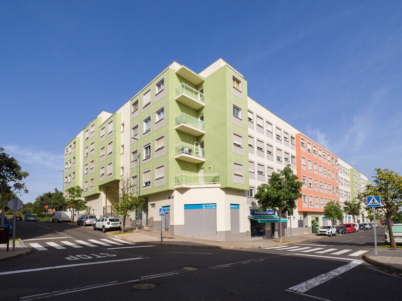Calle Isabel Macario Brito, 1, Las Palmas de Gran Canaria, Las Palmas to rent - Building Photo - Image 2 of 2