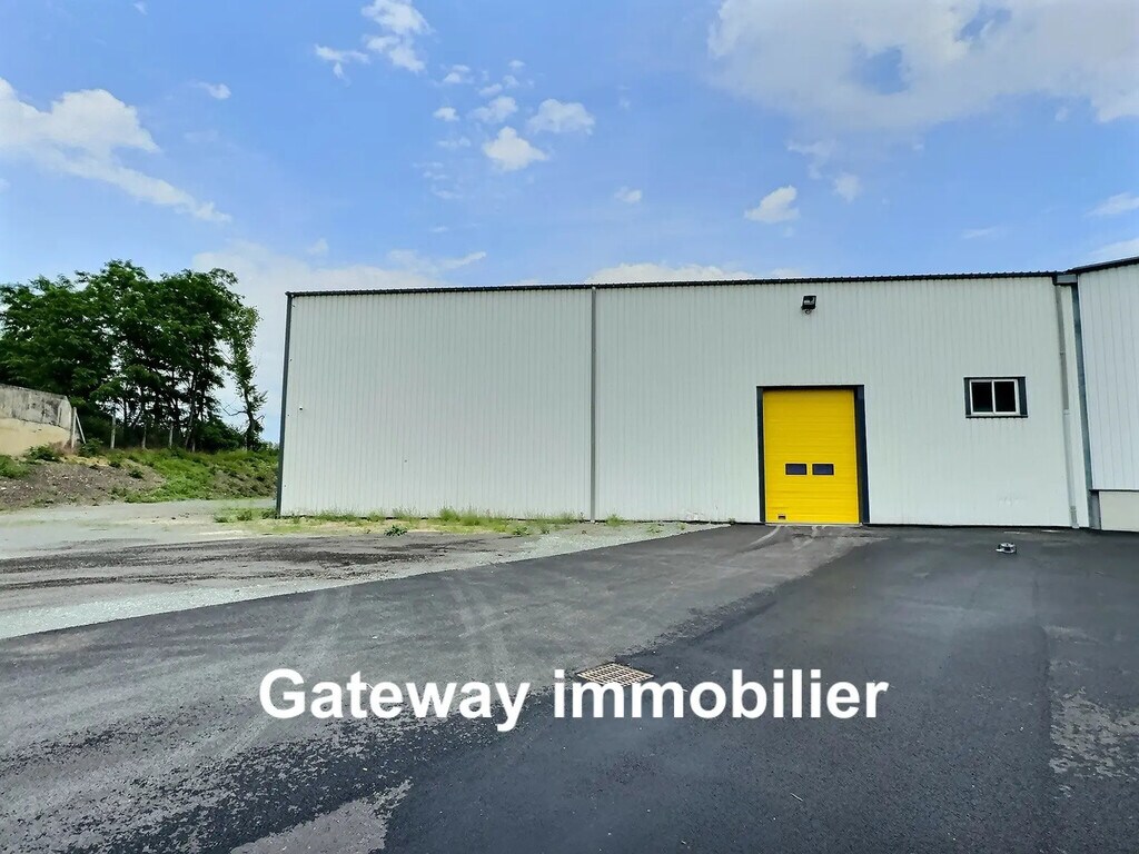 Location Entrepôt 695 m² - Photo 1