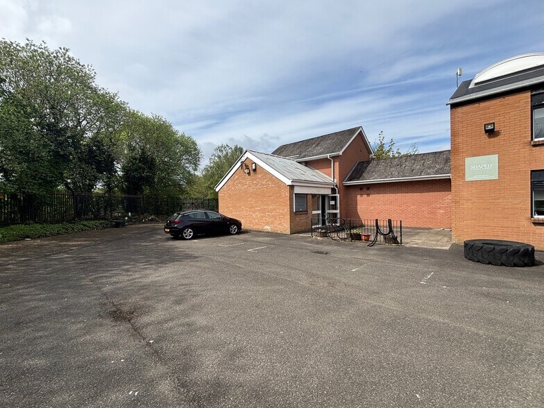 1987 Maryhill Rd, Glasgow to rent - Building Photo - Image 2 of 10