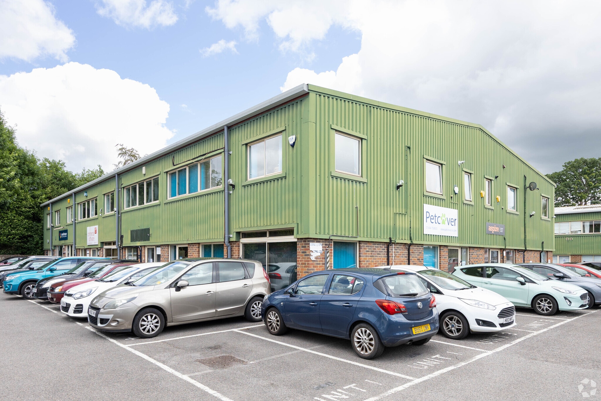 Bridge Rd, Haywards Heath to rent Primary Photo- Image 1 of 5