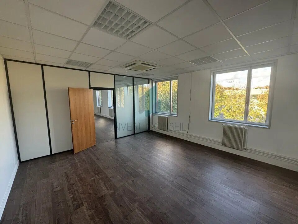 Light Industrial in Villepinte to rent Interior Photo- Image 1 of 5