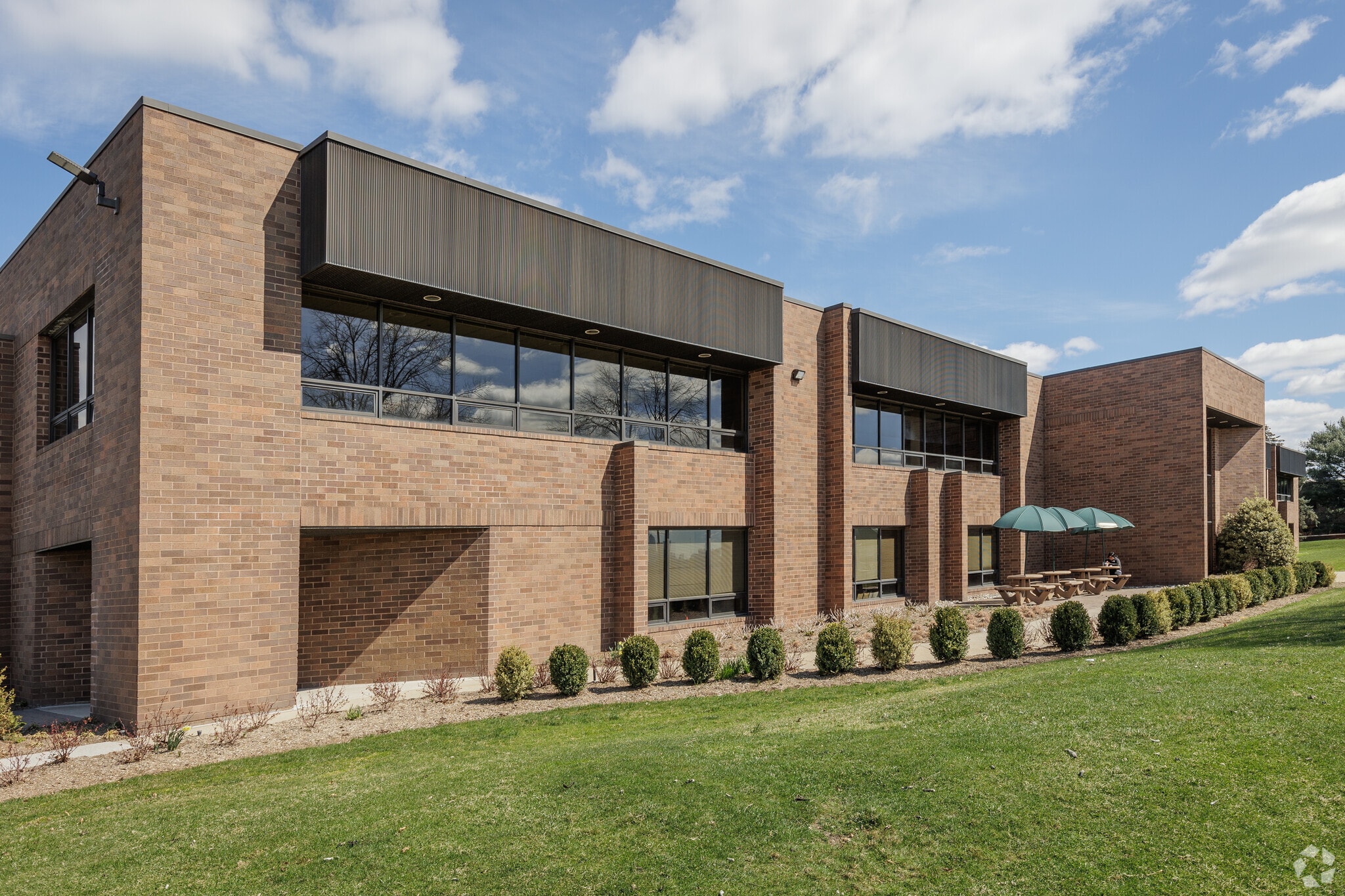 400 Commerce Blvd, Carlstadt, NJ to rent Primary Photo- Image 1 of 8