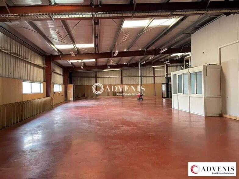 Light Industrial in Blanquefort to rent - Interior Photo - Image 3 of 8