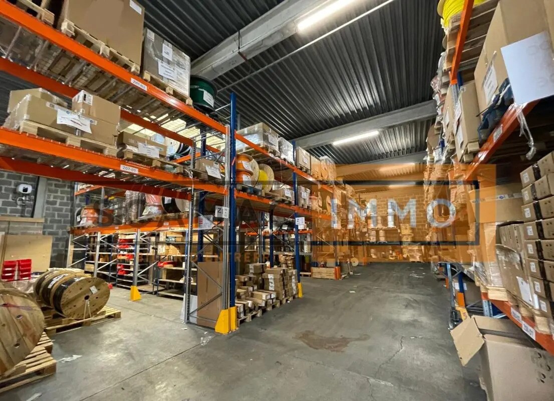 Industrial in Noisy-le-Grand to rent Primary Photo- Image 1 of 11