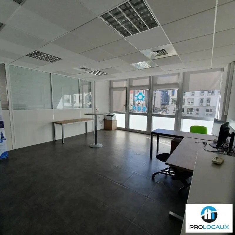 Office in Grenoble to rent Interior Photo- Image 1 of 7