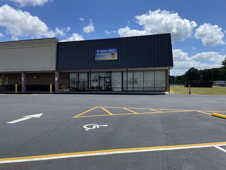 91 Food Lion Rd, Scotland Neck, NC for rent - Building Photo - Image 1 of 6