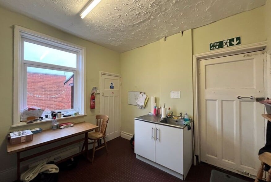 1072 Shields Rd, Newcastle Upon Tyne for sale - Interior Photo - Image 2 of 8