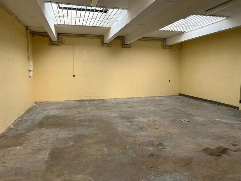 Light Industrial in Bordeaux to rent - Interior Photo - Image 1 of 9