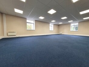 Alvescot Rd, Carterton to rent Interior Photo- Image 1 of 1