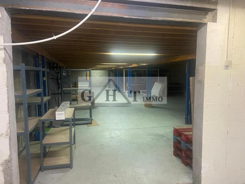 Industrial in Montreuil to rent - Interior Photo - Image 3 of 4