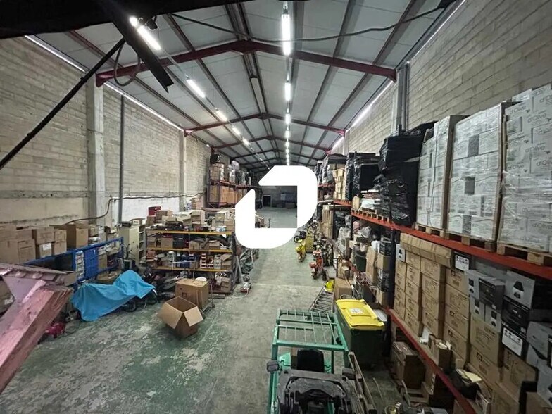 Light Industrial in Bagnolet for sale - Interior Photo - Image 2 of 12