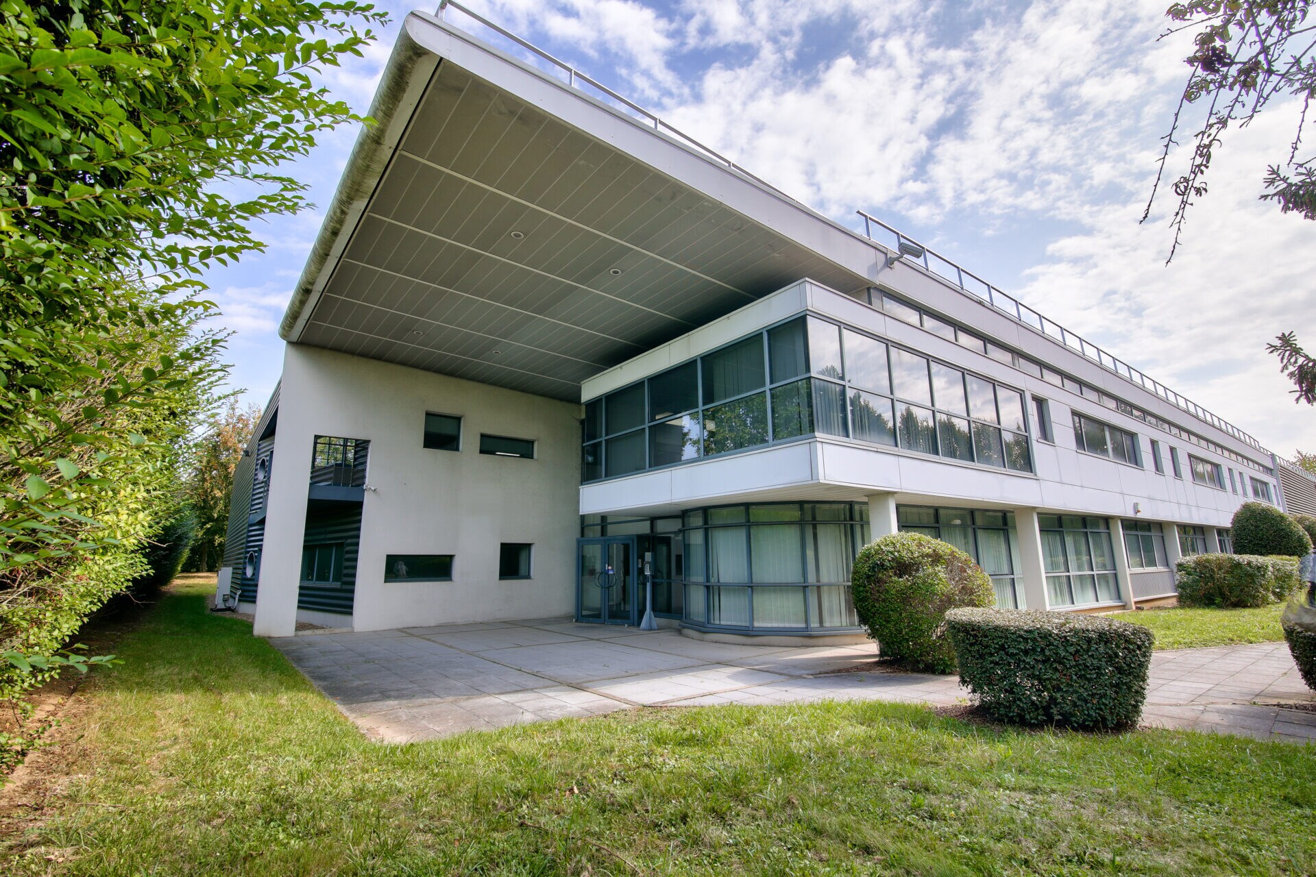 Light Industrial in Tremblay-en-France to rent Primary Photo- Image 1 of 5