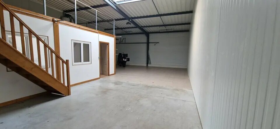 Light Industrial in Longvic to rent - Interior Photo - Image 2 of 6
