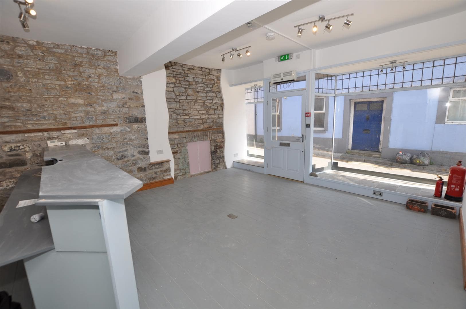1 Carmarthen St, Llandeilo to rent Interior Photo- Image 1 of 3