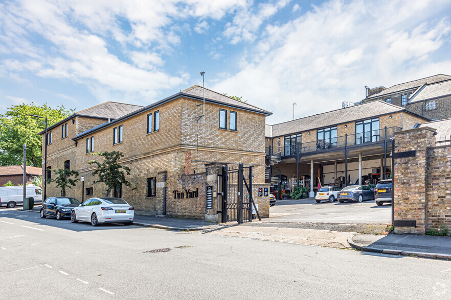 Peardon St, London for rent - Building Photo - Image 1 of 5