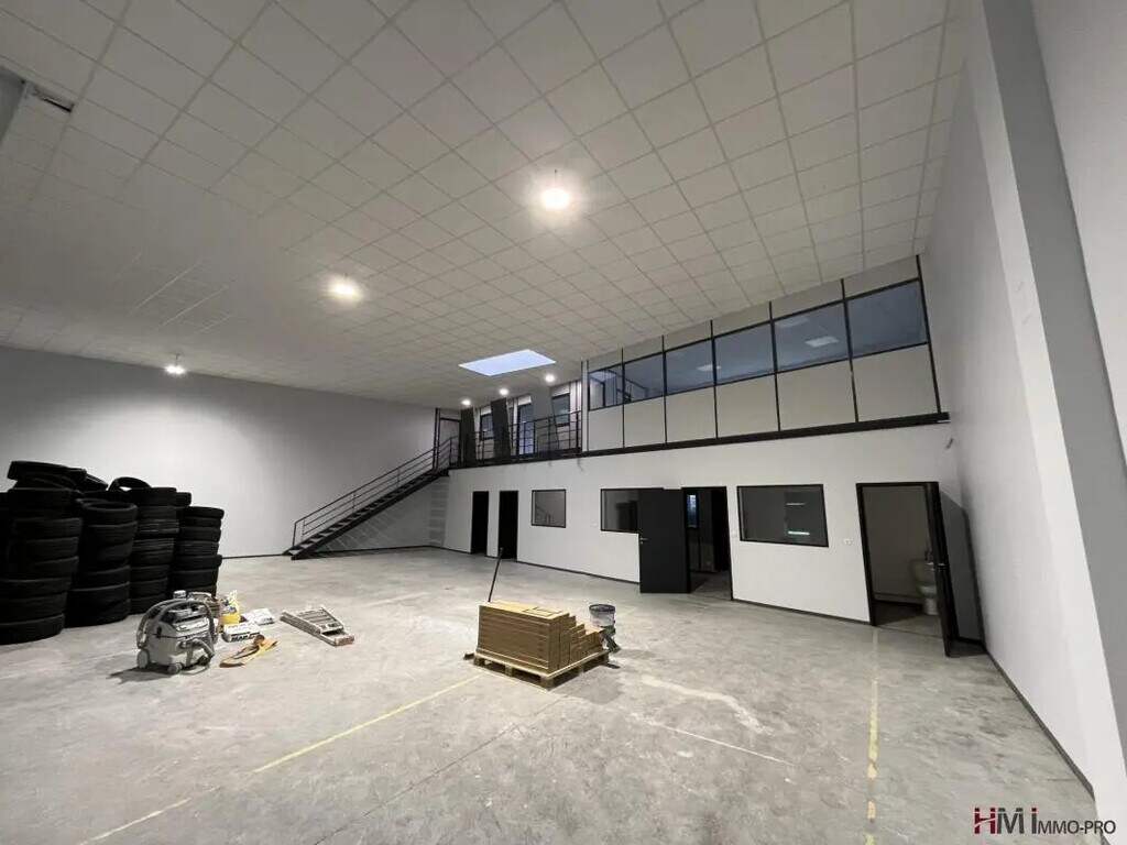 Location Local d'activités 408 m² - Photo 1