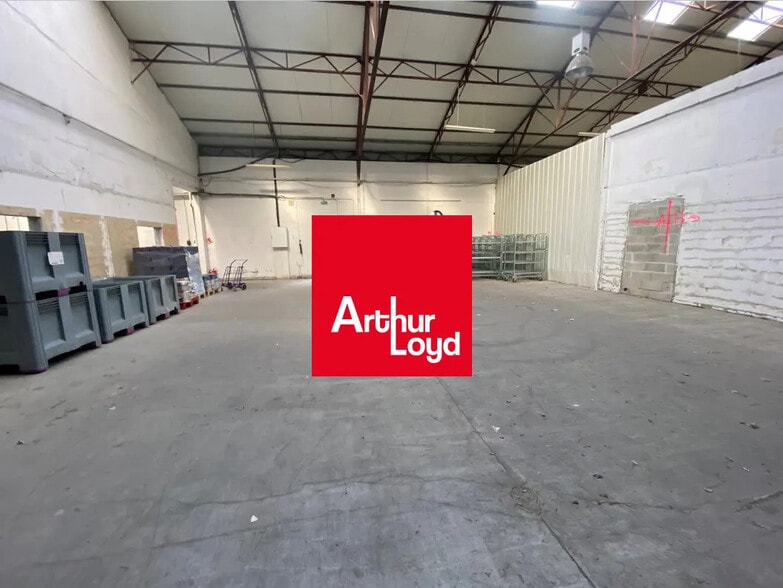 Industrial in La Seyne-sur-Mer to rent - Primary Photo - Image 1 of 8
