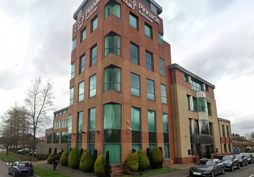 Stangate Cres, Borehamwood to rent - Primary Photo - Image 1 of 1