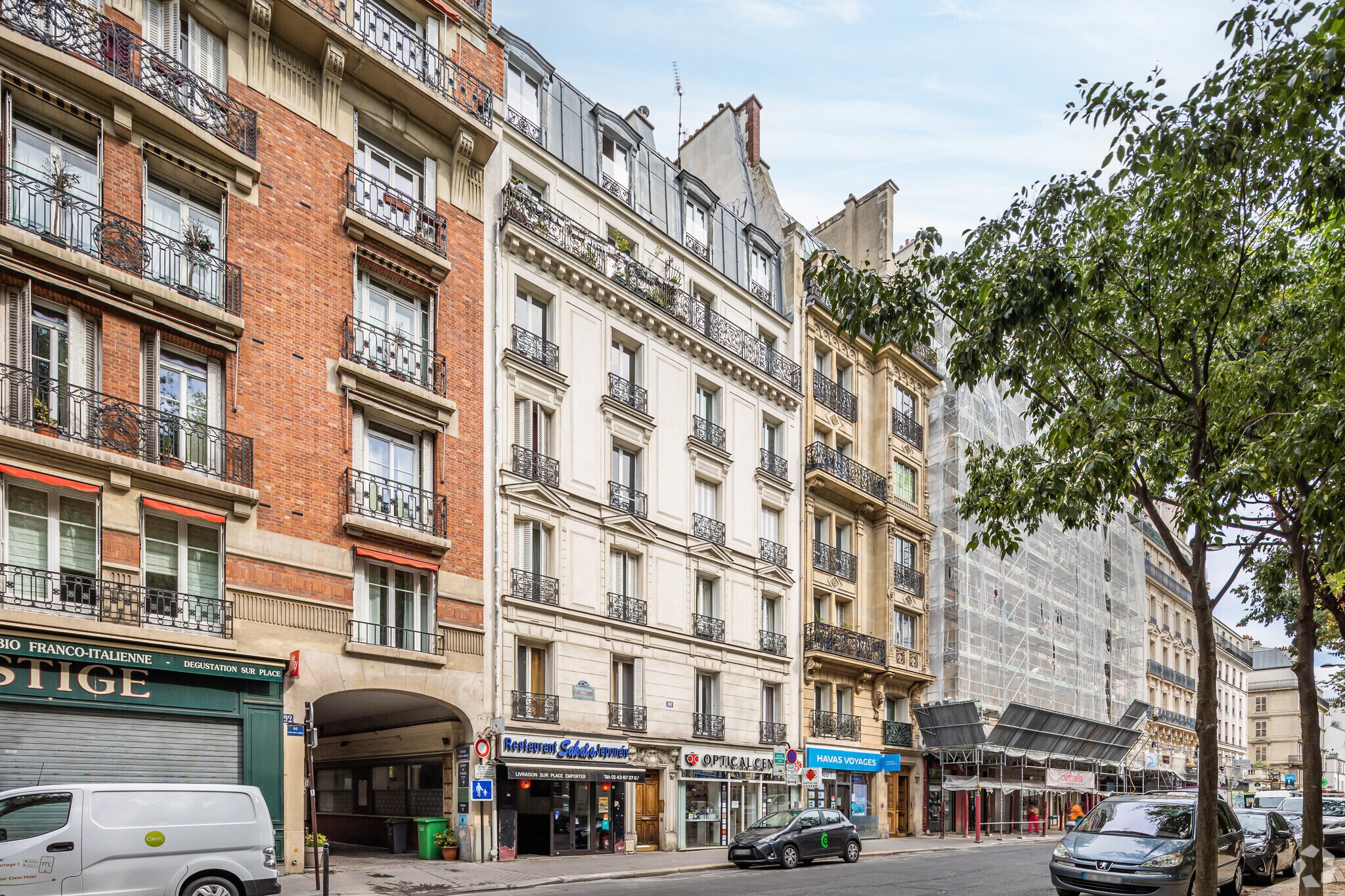 Retail in Paris to rent Primary Photo- Image 1 of 5