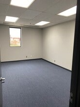 401 W 33rd St, Edmond, OK to rent Interior Photo- Image 2 of 5