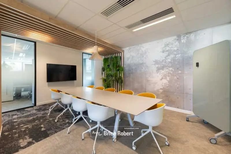 Office in Lyon to rent Interior Photo- Image 1 of 7