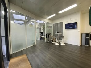 Retail in Ivry-sur-Seine to rent Interior Photo- Image 2 of 9