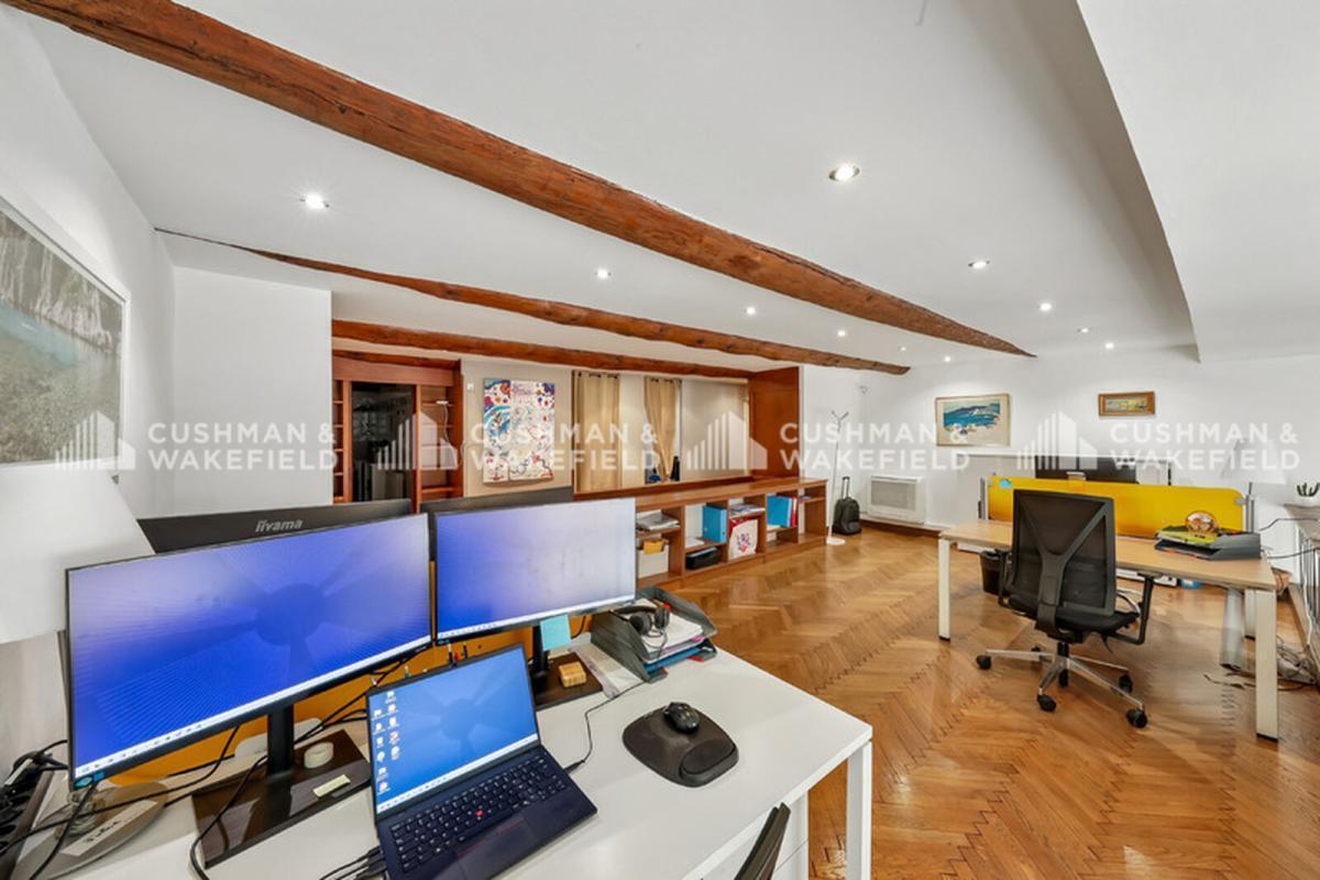Office in Marseille to rent Interior Photo- Image 1 of 16