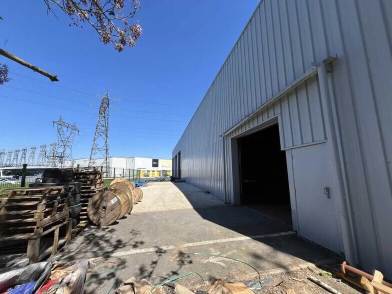 20 Rue Des Cerisiers, Lisses to rent - Building Photo - Image 3 of 6