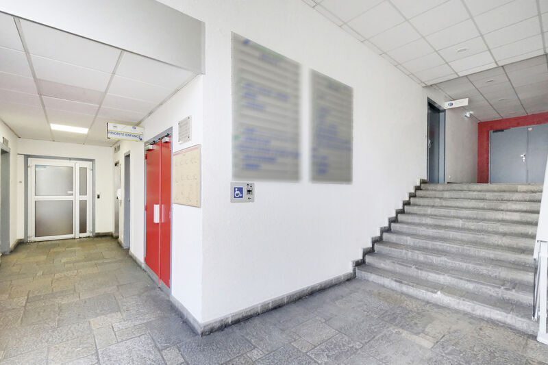 157 Rue Des Blains, Bagneux to rent - Lobby - Image 2 of 15
