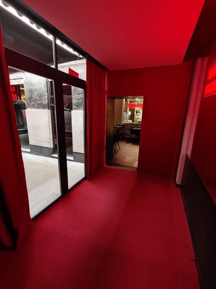 Retail in Madrid, Madrid to rent - Interior Photo - Image 1 of 9