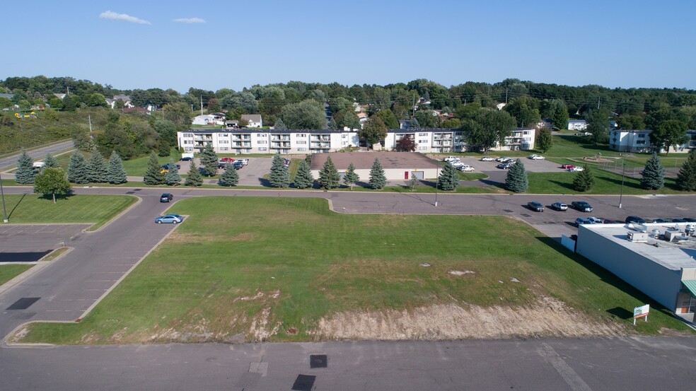 2621 North Clairemont Ave, Eau Claire, WI for sale - Building Photo - Image 1 of 5