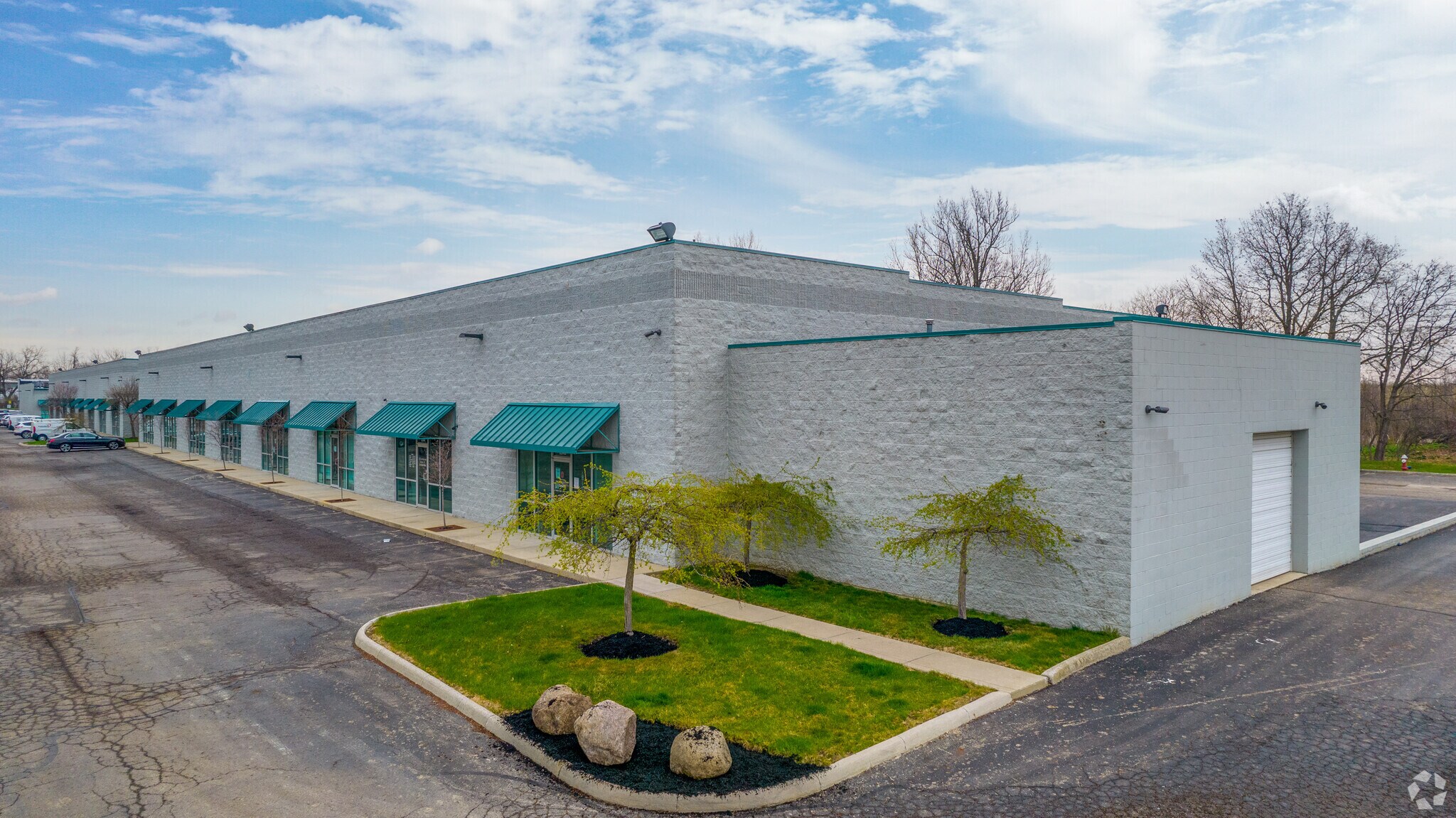 2348-2390 Advanced Business Center Dr, Columbus, OH for sale Primary Photo- Image 1 of 1