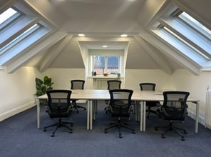 9 Park Sq E, Leeds to rent Interior Photo- Image 2 of 3
