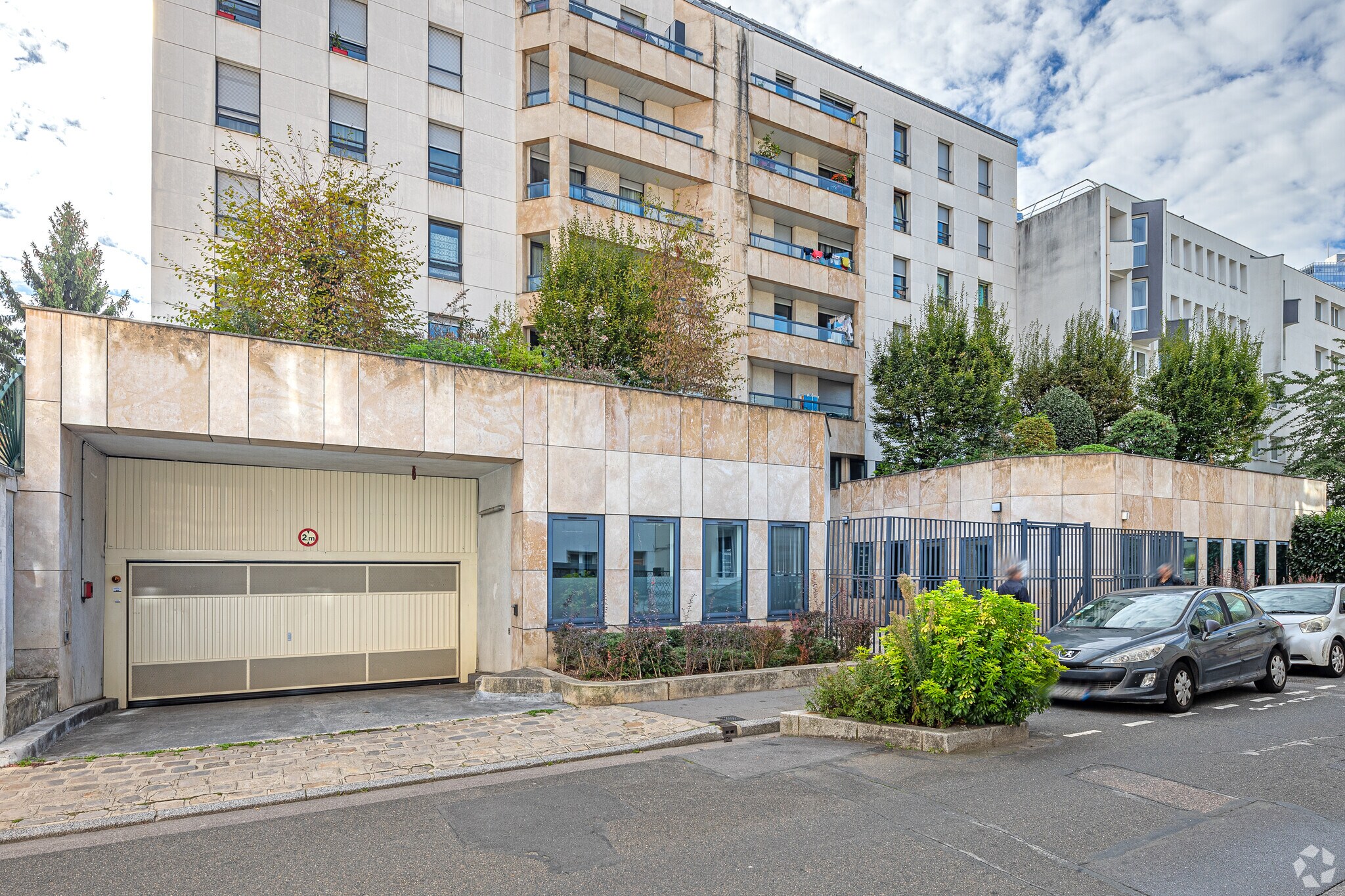 52-54 Rue Du Capitaine Guynemer, Courbevoie for sale Primary Photo- Image 1 of 3