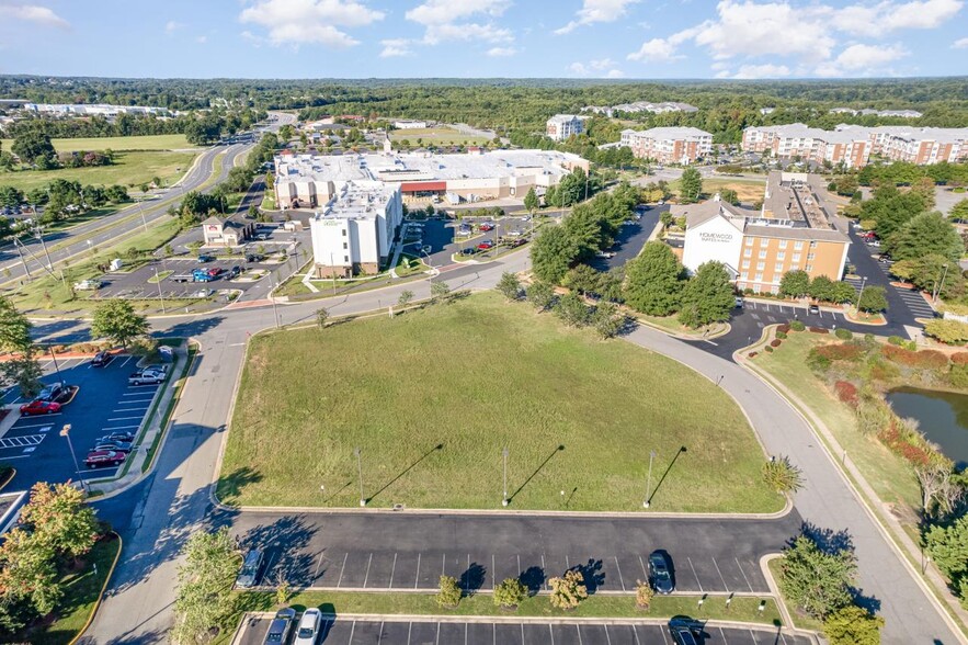 1068-1076 Hospitality Ln, Fredericksburg, VA for sale - Aerial - Image 3 of 10