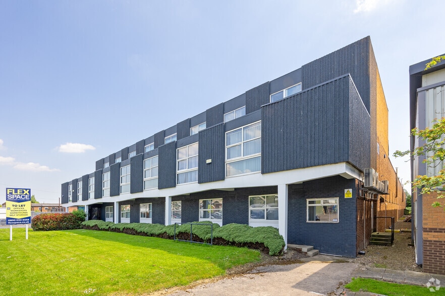 Monckton Rd, Wakefield to rent - Building Photo - Image 2 of 3