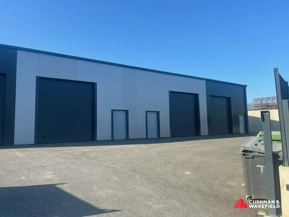Location Local d'activités 180 m² - Photo 1