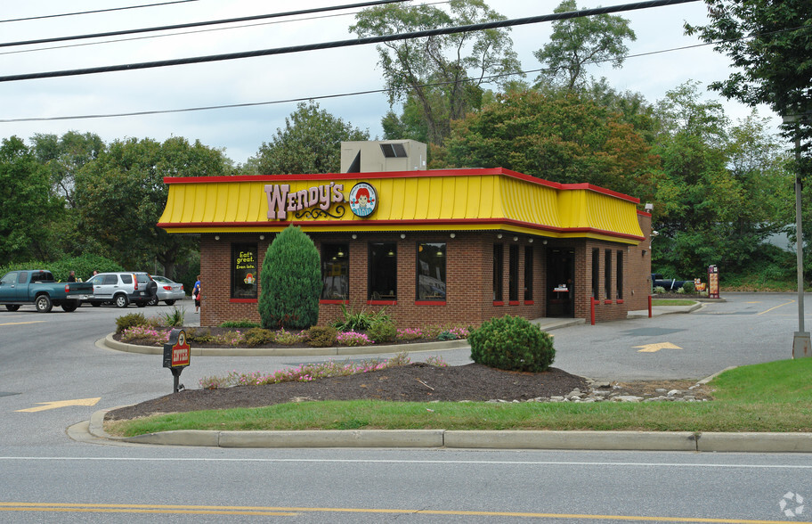 714 Nursery Rd, Linthicum Heights, MD for sale - Primary Photo - Image 1 of 1